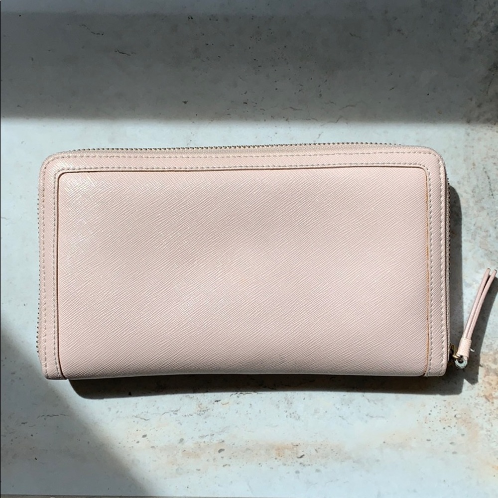 Simple, Large Halogen Wallet